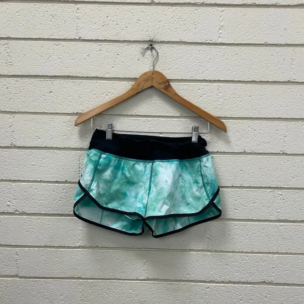 Lululemon Tracker Short II Dye White Blue Tropics / Black size 6
